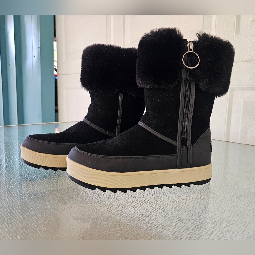Koolaburra by UGG Black Faux Fur Winter Boots Cozy Platform Zip Warm Snow Boot